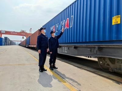 贛深兩地海關(guān)聯(lián)手保障贛深組合港啟動(dòng)